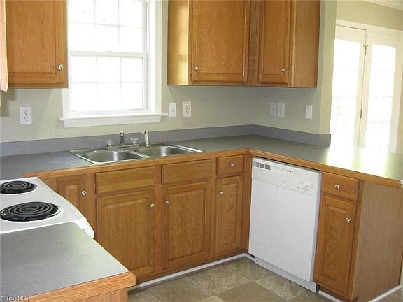 4th image of 1407 Asher Downs Dr