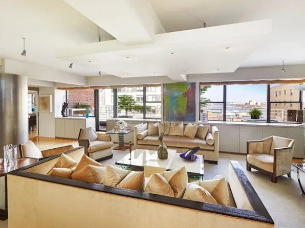 510 East 86th Street image 2 of 15