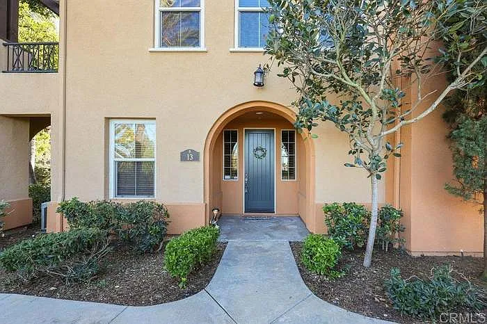 3 bed, 3.5 bath, 1560 sqft, $3,700 — Photo 2
