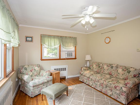 2nd image of 211 Laurelton Dr