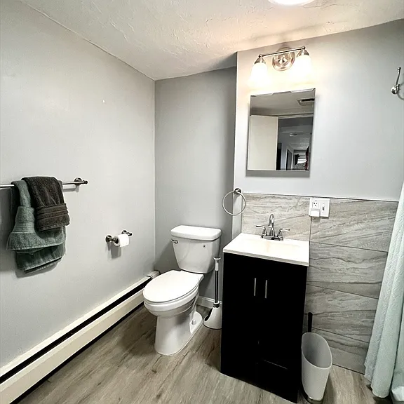 572 Main St #B — Photo 7