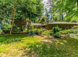 835 Allens Creek Rd, Rochester, NY 14618