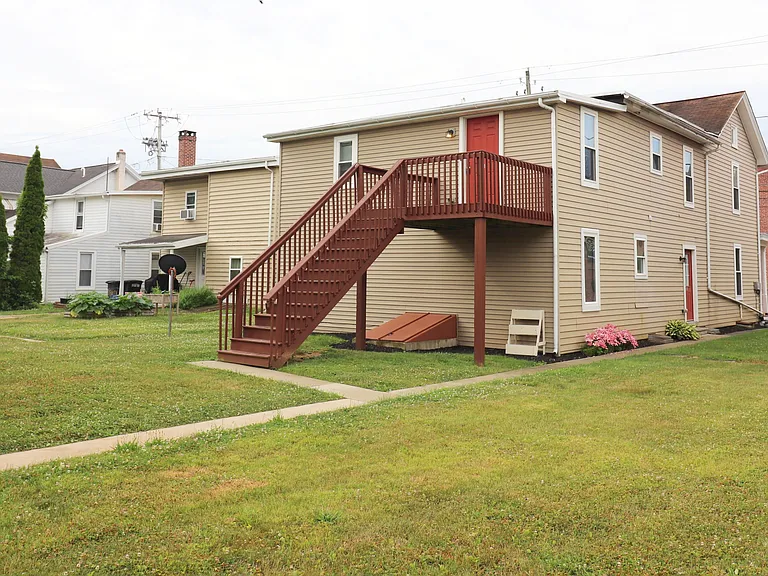709 Main St #B — Photo 1