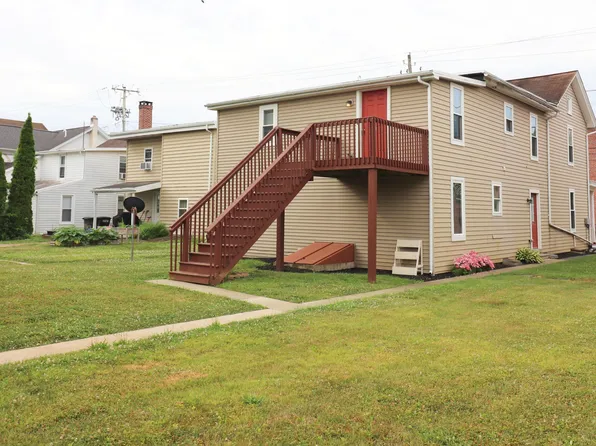 709 Main St #B, Akron, PA 17501