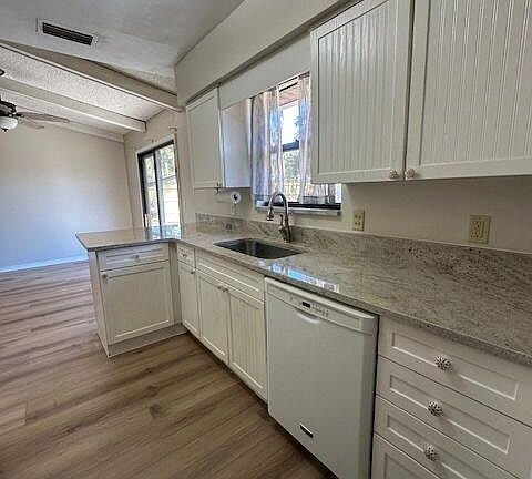 5th image of 6947 Carlowe Ave