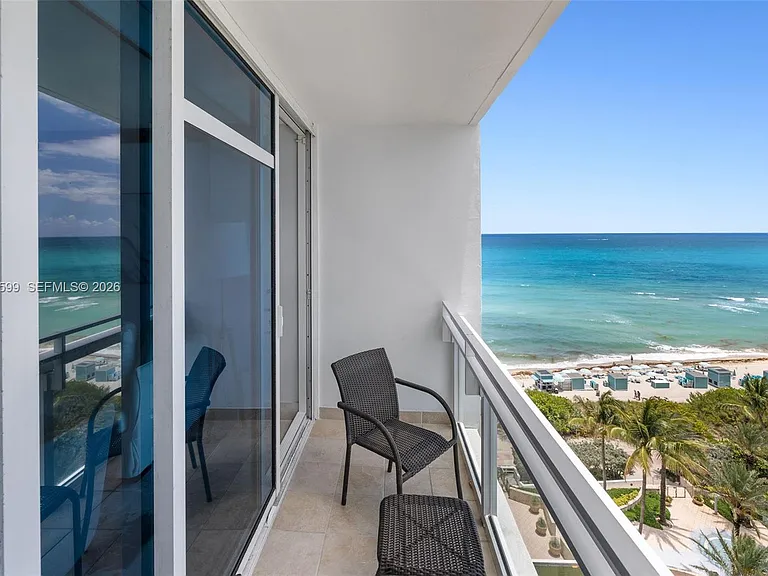 6801 Collins Ave #1010 — Photo 2