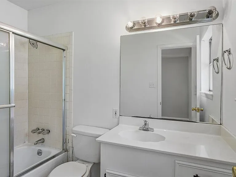 908 W State Highway 243 — Photo 18