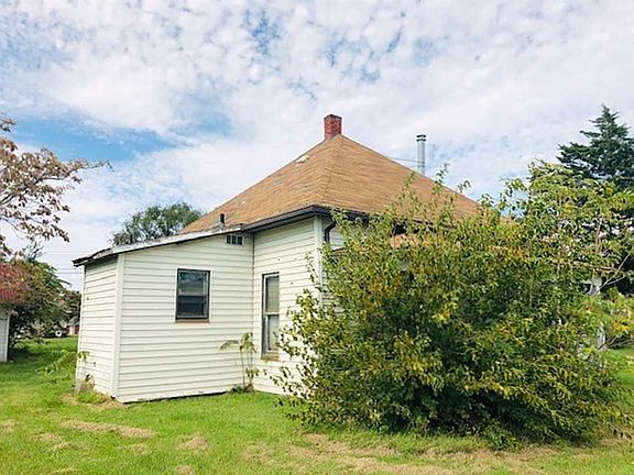 2nd image of 802 S Woodlawn St