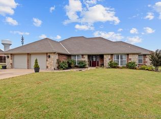 5641 Chickering Ct, Bartlesville, OK 74006
