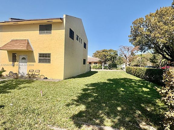 2nd image of 2065 NE 139th St