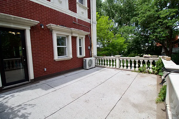 Rented by Compass | media 14