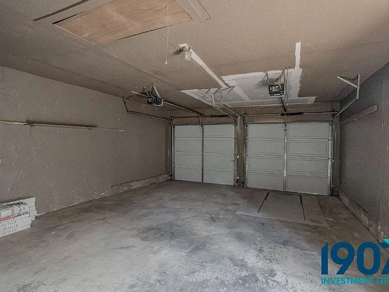 1041 SW 2nd St — Photo 29