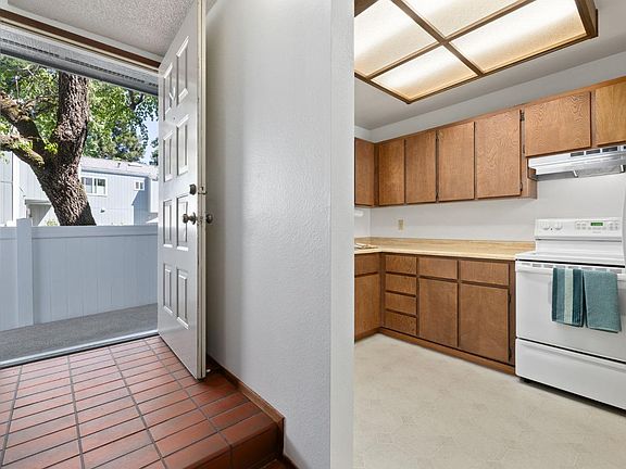 2nd image of 6816 Avenida Cala