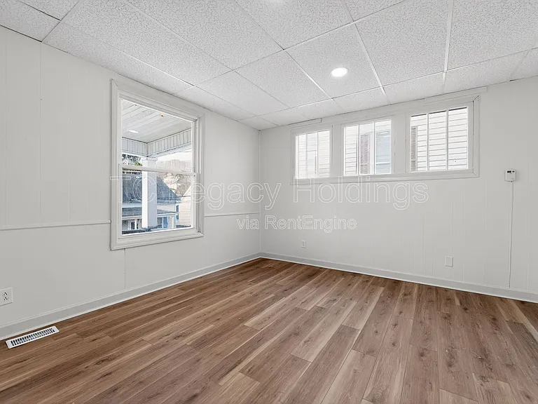 604 Hart St — Photo 9