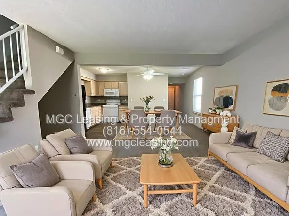 1009 Garden Dr, Harrisonville, MO 64701