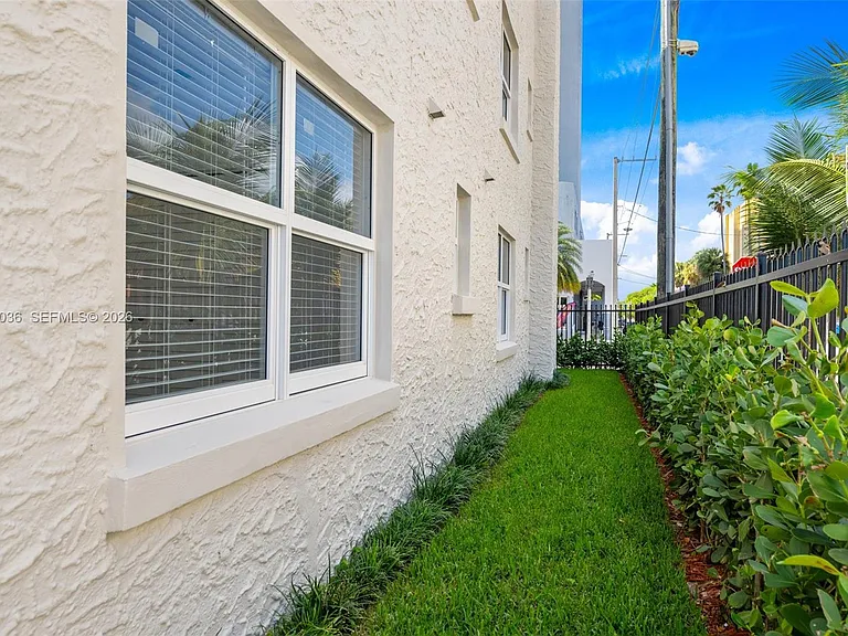 403 SW 12th Ave #3 — Photo 15