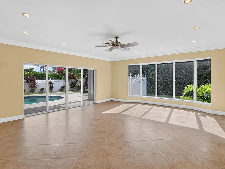 899 Granada Dr — Photo 6