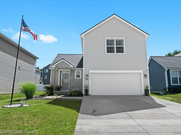 5013 Walsh Dr, Brighton, MI 48114