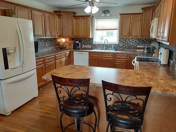 5th image of 96 Melrose Ln