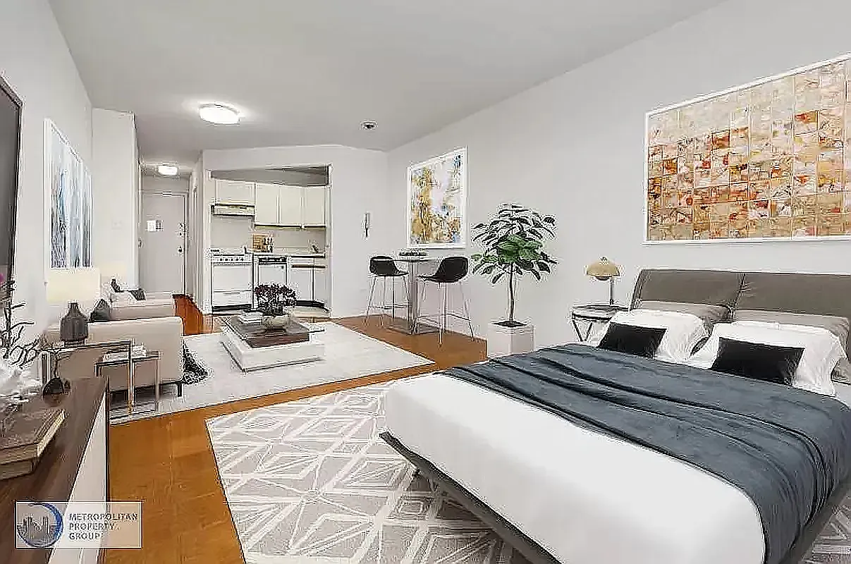 220 East 24th Street — Photo 2