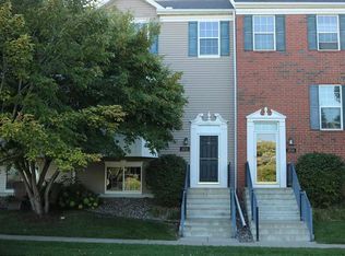 1658 Riverside Dr, Shakopee, MN 55379