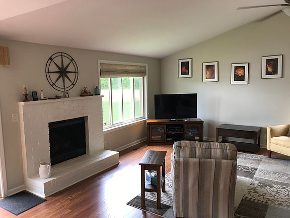 3rd image of 5 Woodland Ct #5