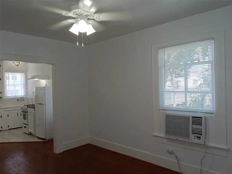 2924 Avenue P 1/2 #1 — Photo 4