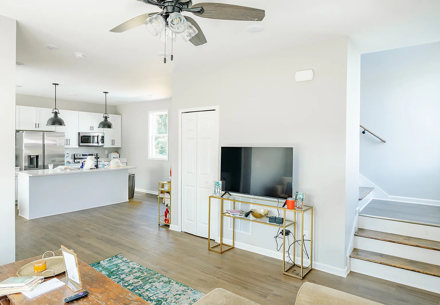 3 bed, 3.5 bath, 1800 sqft, $4,200 — Photo 3