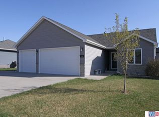 1540 Longs Peak Cir, Lincoln, NE 68521