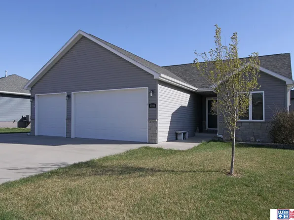 1540 Longs Peak Cir, Lincoln, NE 68521