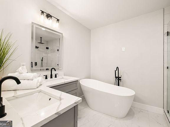 4th image of 2633 Yale Ter