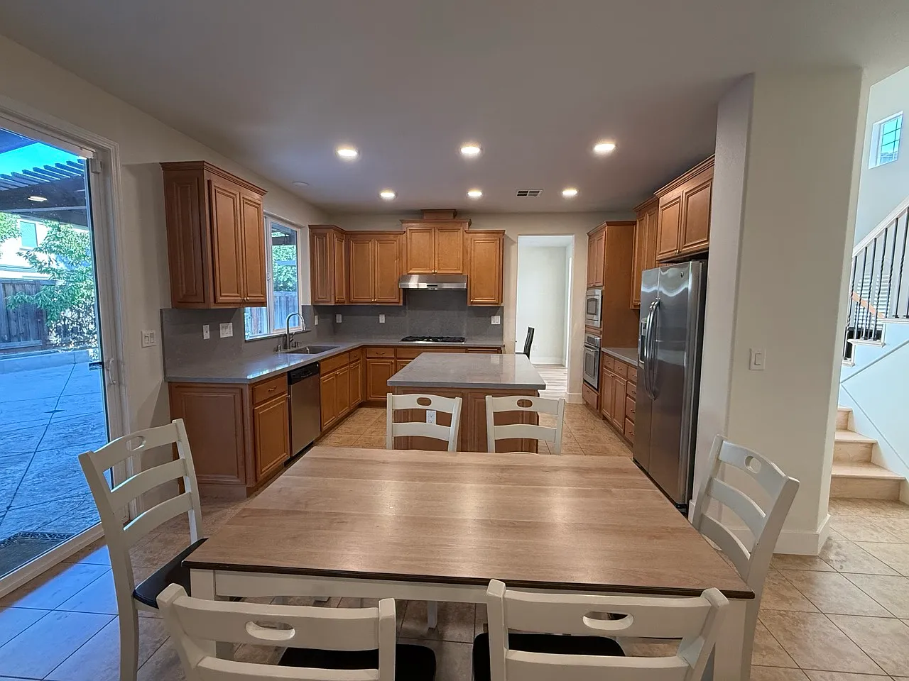 5 bed, 3431 sqft, $4,100 — Photo 3