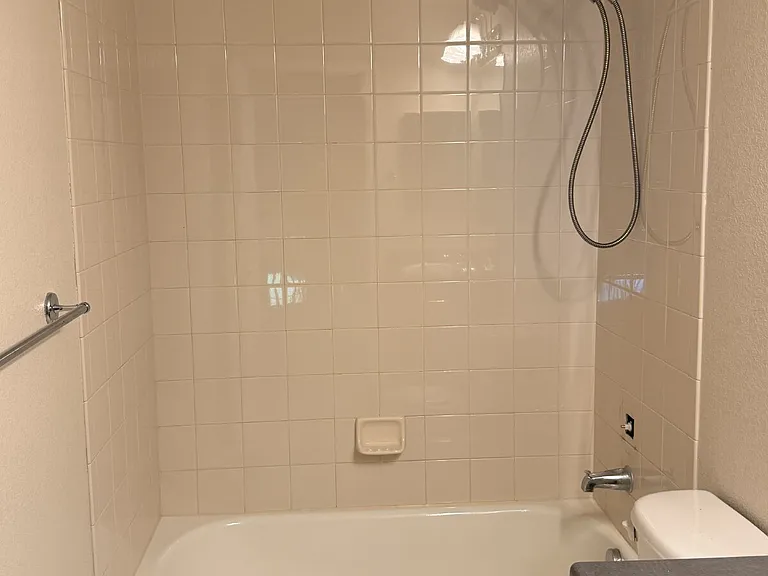 1613 Metropolitan Dr #C — Photo 17