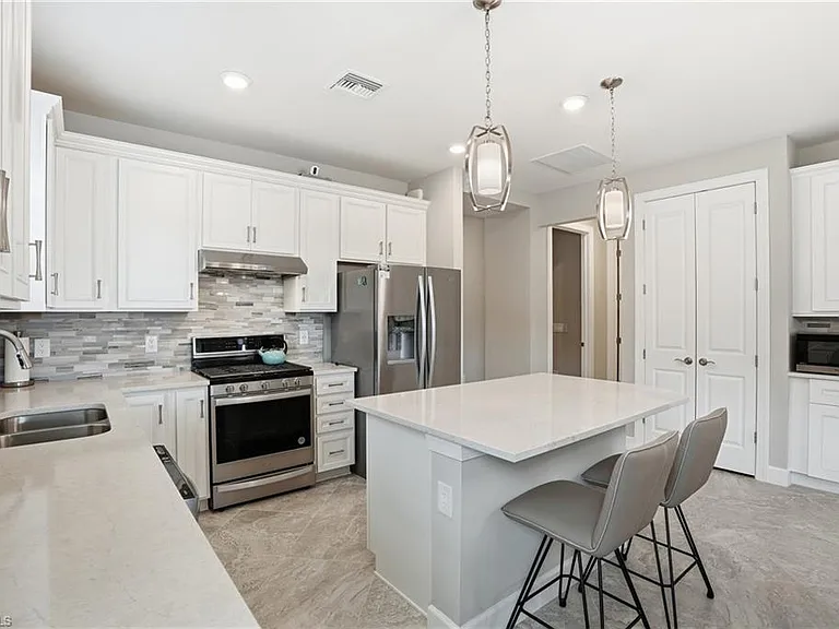 12361 Canal Grande Dr — Photo 11