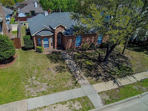 3rd image of 1700 Lacy Ln