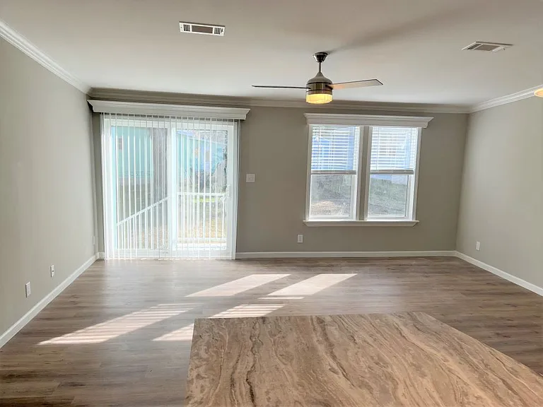 1077 Cloverleaf Cir #1077 — Photo 11