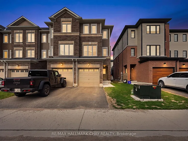 21 Pumpkin Corner Cres — Photo 1