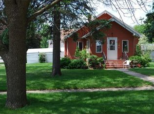 112 S Center St, Ceylon, MN 56121