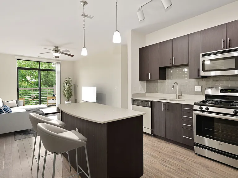 7001 Arlington at Bethesda — Photo 2