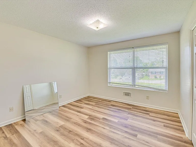 242 Maywood Dr — Photo 15
