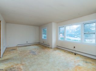 680 Otterhole Rd, West Milford, NJ 07480