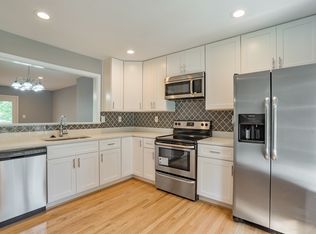 7902 Bubbling Brook Cir, Springfield, VA 22153