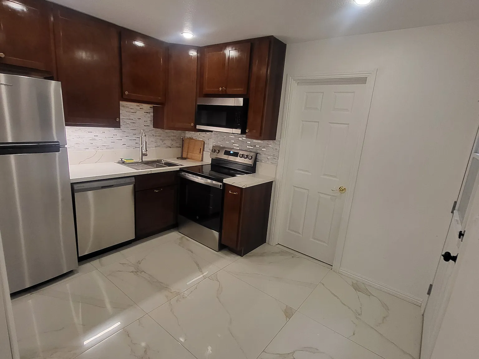 910 Sonora Ave — Photo 3