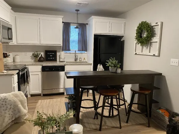 1205 S Husband Pl, Stillwater, OK 74074