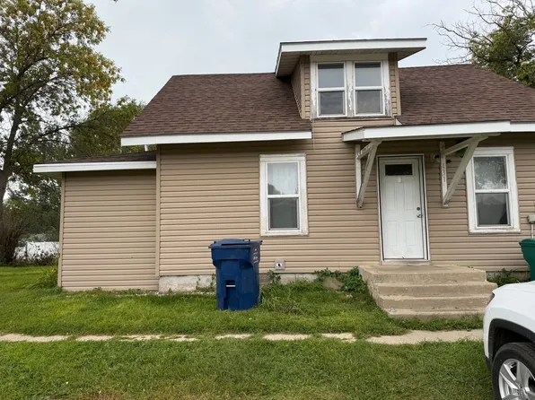 131 13th St SW, Watertown, SD 57201