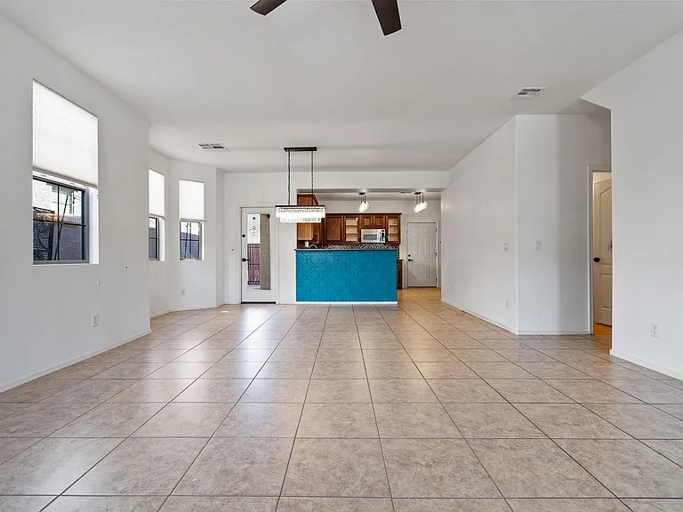 9-web-or-mls-Done Interior 2-33_08052024