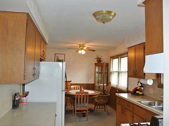 5th image of 144 N 160th Ave