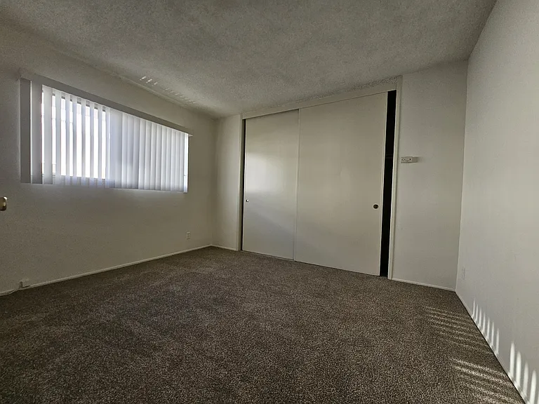 12427 Pacific Ave #7 — Photo 3