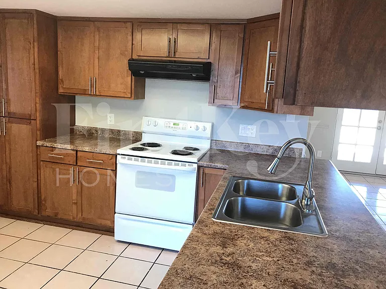 7629 W Flower St — Photo 7