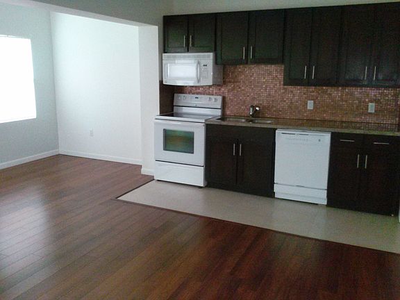 2nd image of 1001 W 46th St #303